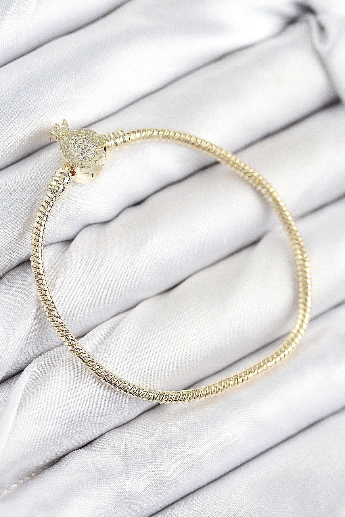 Pirinç Charm Zirkon Taşlı Taç Model Gold Renk Kadın Bileklik
