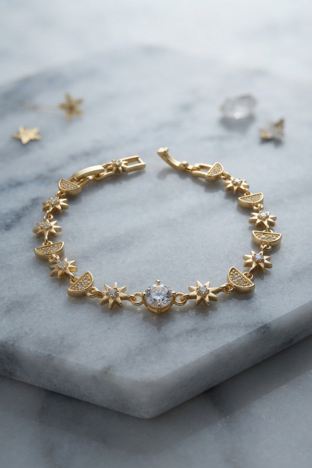 Gold Renk Celestial Yıldız ve Hilal Model Kadın Bileklik 5886