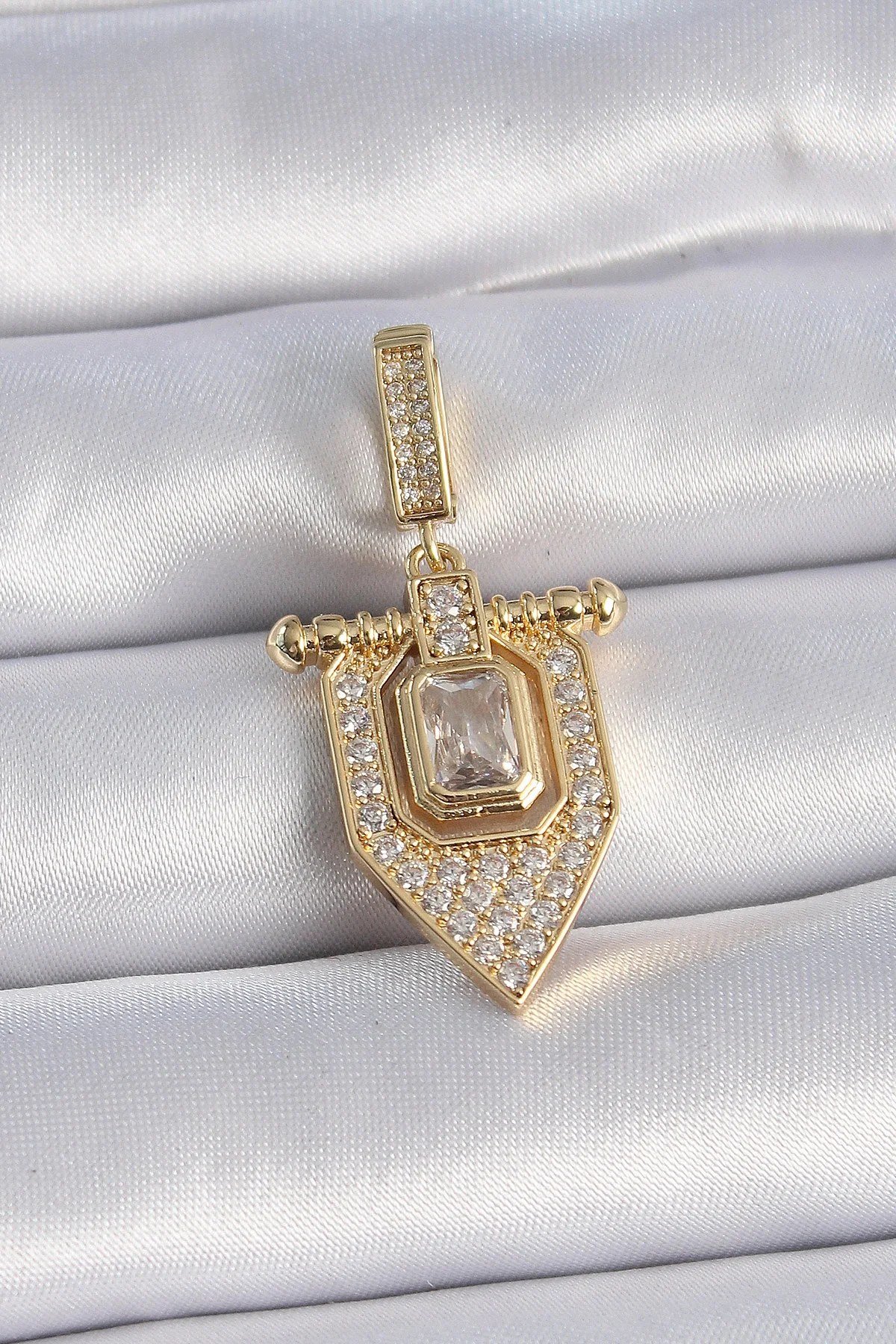 Gold Renk Zirkon Taşlı Ajda Charm 1 Adet