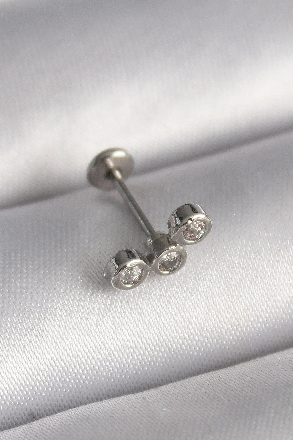 Zirkon Taşlı Çelik Tragus Piercing 6mm 1.2mm Kalınlık