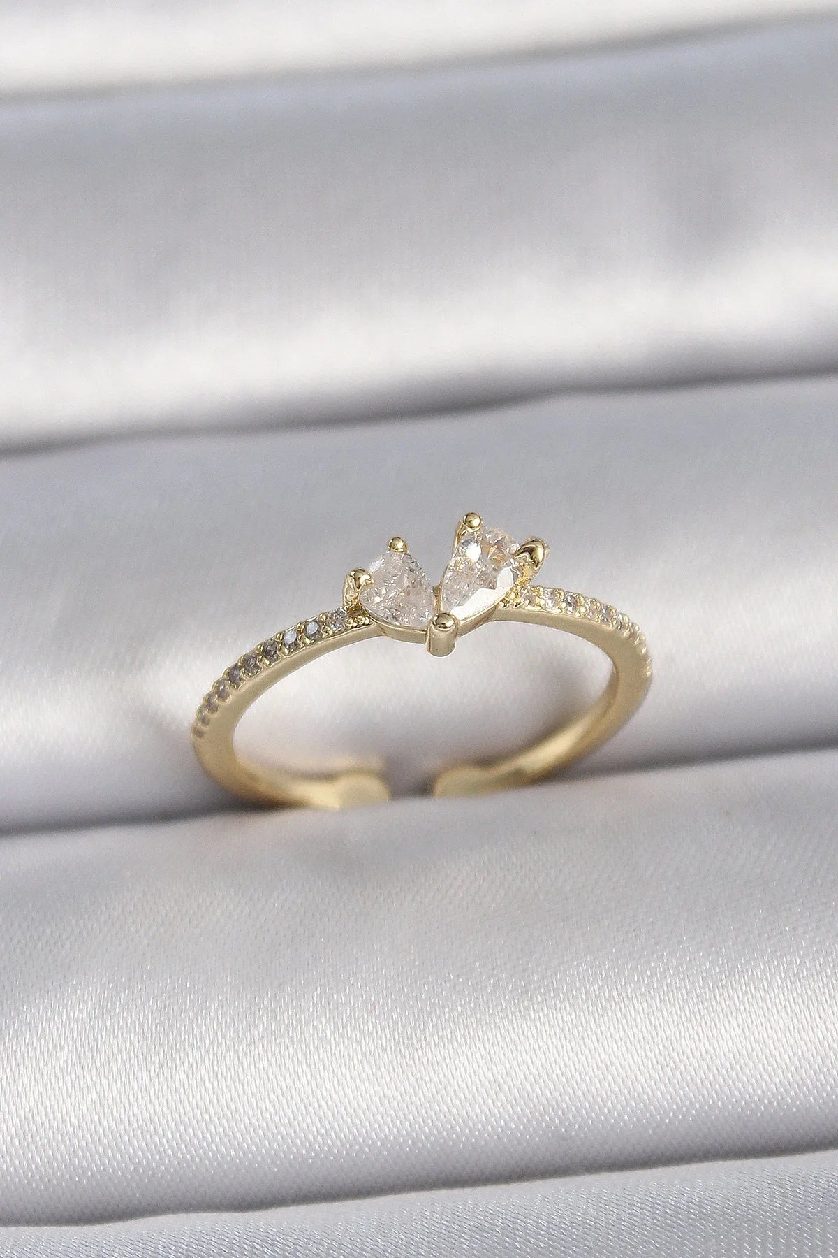 Zirkon Taşlı Gold Renk Kalp Yüzük Model