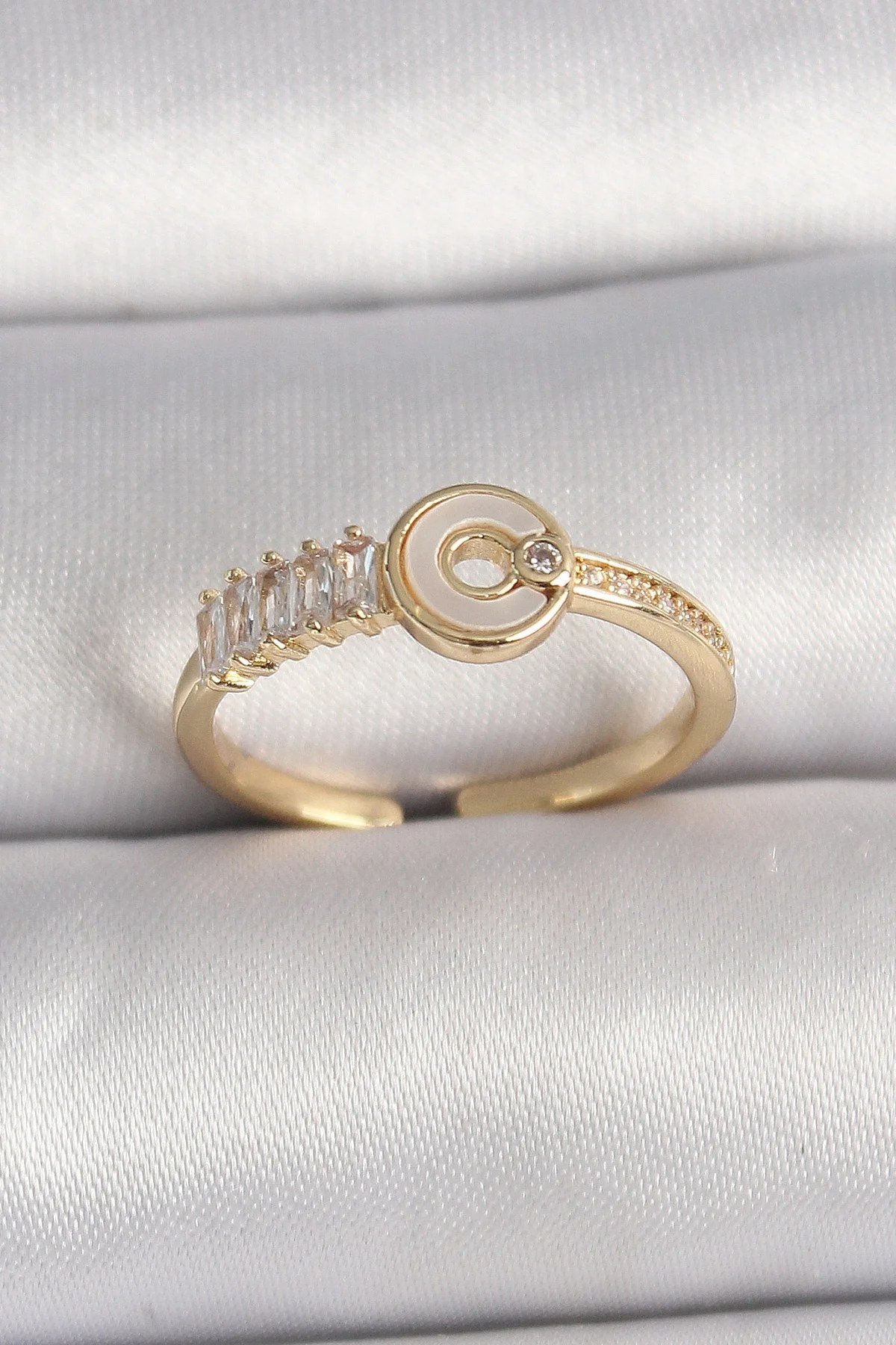 Zirkon Taşlı Gold Renk Kadın Yüzük Model