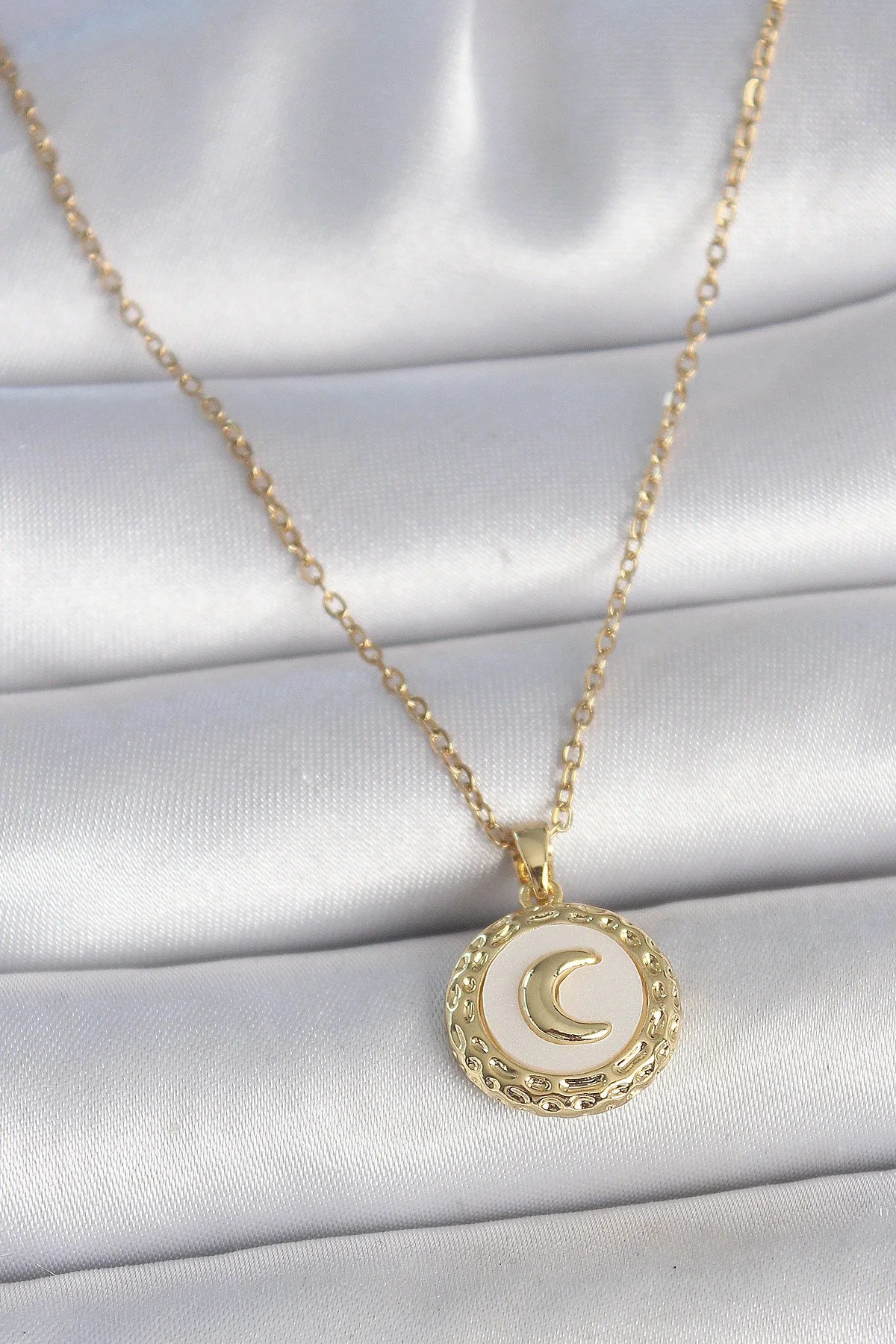 Gold Renk Zincir 45 Cm Hilal İşlemeli Kolye