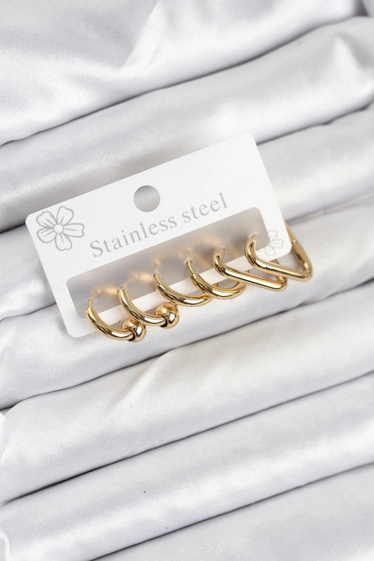 Gold Renk Kadın Küpe Seti 1 Adet Şık Tasarım